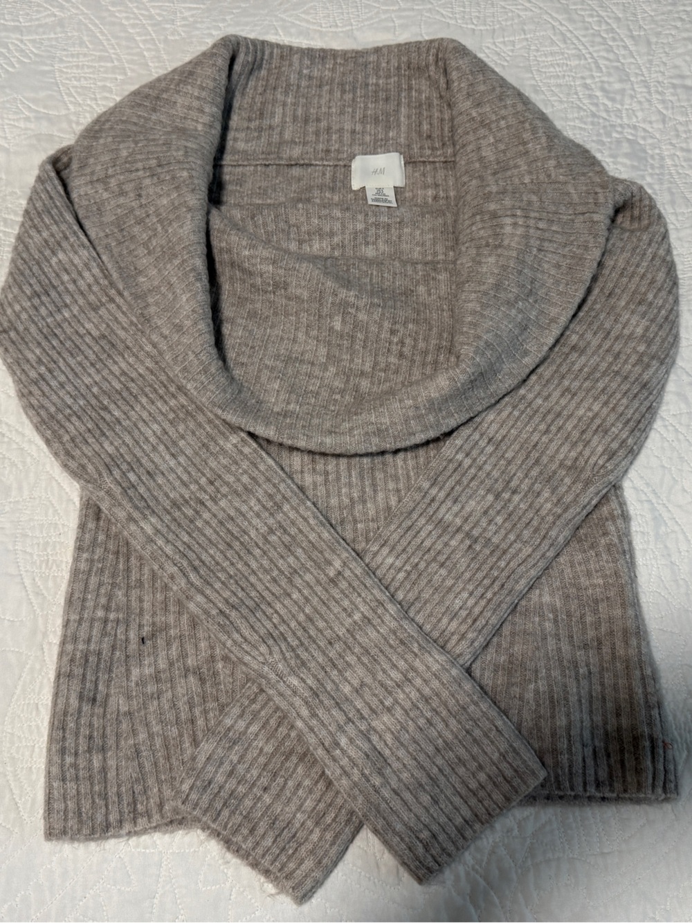 H&M off shoulder sweater.